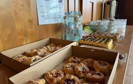 ciasta i pączki dla uczestnik&oacute;w