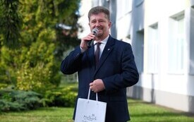 14 października 2026 roku, w Dniu Edukacji Narodowej, przy Szkole Podstawowej nr 9 im. Kazimierza Jagiellończyka w Malborku uroczyście odsłonięto si&oacute;dmą figurkę Marianka. Miejska maskotka w szkolnej o 7