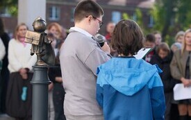 14 października 2026 roku, w Dniu Edukacji Narodowej, przy Szkole Podstawowej nr 9 im. Kazimierza Jagiellończyka w Malborku uroczyście odsłonięto si&oacute;dmą figurkę Marianka. Miejska maskotka w szkolnej o 10