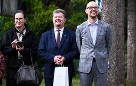 14 października 2026 roku, w Dniu Edukacji Narodowej, przy Szkole Podstawowej nr 9 im. Kazimierza Jagiellończyka w Malborku uroczyście odsłonięto si&oacute;dmą figurkę Marianka. Miejska maskotka w szkolnej o 23