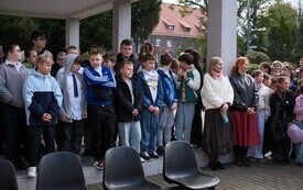 14 października 2026 roku, w Dniu Edukacji Narodowej, przy Szkole Podstawowej nr 9 im. Kazimierza Jagiellończyka w Malborku uroczyście odsłonięto si&oacute;dmą figurkę Marianka. Miejska maskotka w szkolnej o 24