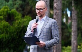 14 października 2026 roku, w Dniu Edukacji Narodowej, przy Szkole Podstawowej nr 9 im. Kazimierza Jagiellończyka w Malborku uroczyście odsłonięto si&oacute;dmą figurkę Marianka. Miejska maskotka w szkolnej o 30