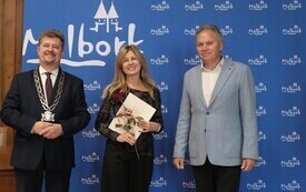 15 października 2026 roku w Sali Posiedzeń Urzędu Miasta Malborka odbyła się uroczystość wręczenia Nagr&oacute;d Burmistrza Miasta Malborka dla wyr&oacute;żnionych dyrektor&oacute;w i nauczycieli plac&oacute;wek oświatowych prow 2