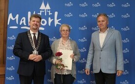 15 października 2026 roku w Sali Posiedzeń Urzędu Miasta Malborka odbyła się uroczystość wręczenia Nagr&oacute;d Burmistrza Miasta Malborka dla wyr&oacute;żnionych dyrektor&oacute;w i nauczycieli plac&oacute;wek oświatowych prow 6