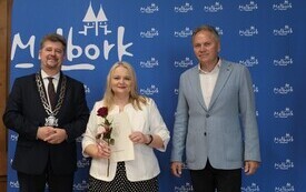 15 października 2026 roku w Sali Posiedzeń Urzędu Miasta Malborka odbyła się uroczystość wręczenia Nagr&oacute;d Burmistrza Miasta Malborka dla wyr&oacute;żnionych dyrektor&oacute;w i nauczycieli plac&oacute;wek oświatowych prow 7
