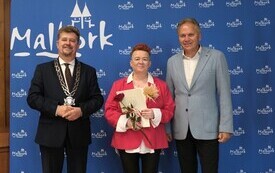 15 października 2026 roku w Sali Posiedzeń Urzędu Miasta Malborka odbyła się uroczystość wręczenia Nagr&oacute;d Burmistrza Miasta Malborka dla wyr&oacute;żnionych dyrektor&oacute;w i nauczycieli plac&oacute;wek oświatowych prow 8