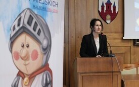 15 października 2026 roku w Sali Posiedzeń Urzędu Miasta Malborka odbyła się uroczystość wręczenia Nagr&oacute;d Burmistrza Miasta Malborka dla wyr&oacute;żnionych dyrektor&oacute;w i nauczycieli plac&oacute;wek oświatowych prow 21