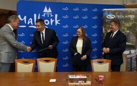 21 października 2026 roku w Urzędzie Miasta Malborka Prezes Zarządu Miejskiego Zakładu Komunikacji w Malborku Małgorzata Zemlik podpisała umowę z Andrzejem Sienkiewiczem Dyrektorem Sprzedaży firmy Sol 4
