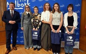 burmistrz z laureatami III kategorii i opiekunami