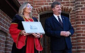23 października 2026 roku odbyło się uroczyste otwarcie Ratusza Staromiejskiego w Malborku po zakończonej renowacji. Uroczystości towarzyszyły podziękowania oraz występy zespoł&oacute;w działających przy Mal 27