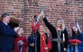 23 października 2026 roku odbyło się uroczyste otwarcie Ratusza Staromiejskiego w Malborku po zakończonej renowacji. Uroczystości towarzyszyły podziękowania oraz występy zespoł&oacute;w działających przy Mal 33