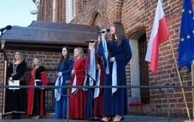 23 października 2026 roku odbyło się uroczyste otwarcie Ratusza Staromiejskiego w Malborku po zakończonej renowacji. Uroczystości towarzyszyły podziękowania oraz występy zespoł&oacute;w działających przy Mal 40