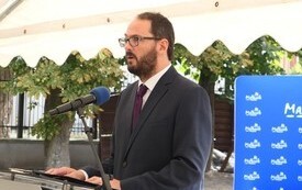 Przemawiający historyk partnerskiego miasta Monheim am Rhein