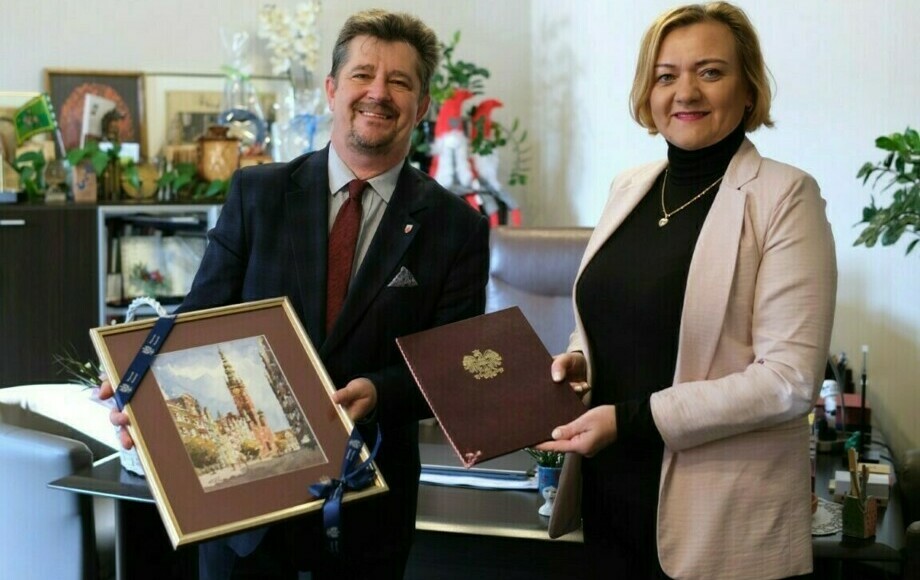 Zdjęcie do Gratulacje dla burmistrza od Wicewojewody Pomorskiej