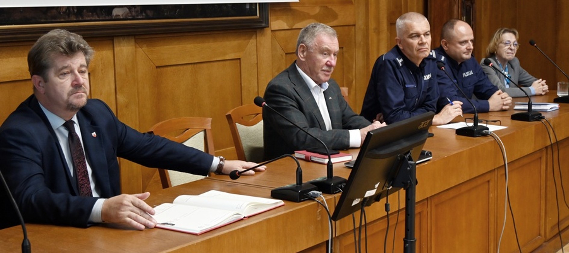 Burmistrzowie oraz&nbsp;przedstawiciele Komendy Powiatowej Policji w&nbsp;Malborku