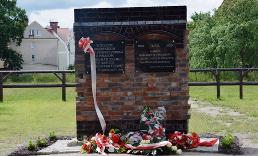 Pomnik plebiscytowy mieszczący się przy ulicy Piastowskiej