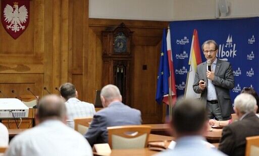 Sekretarz Rady Gospodarczej przemawia podczas spotkania Kapituły