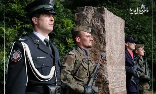 warta honorowa służb mundurowych przy pomniki Celników Polskich