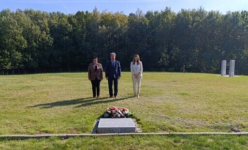 Malborska delegacja uczciła pamięć cywilnych ofiar II wojny światowej pochowanych w Glinnej