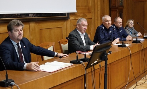 Zdjęcie do Pilne spotkanie służb z dyrektorami szk&oacute;ł podstawowych i przedszkoli. Bezpieczeństwo dzieci i młodzieży priorytetem