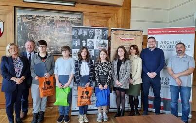 Zdjęcie do Nagrodzeni w konkursie historycznym "Młodym Lesie"